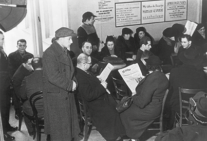 Waiting room – The emigration service office of the Jewish Relief Association