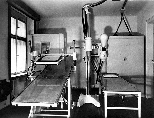Radiation room at the Karlsbad sanatorium (1940) 