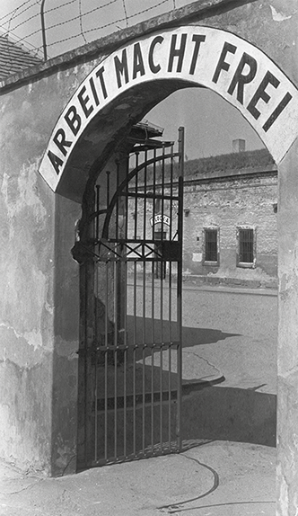 „Arbeit macht frei“, Tor zum Ghetto Theresienstadt