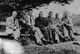 „Euthanasie“-Gutachter, auf Parkbank sitzend, Starnberger See (September 1941)